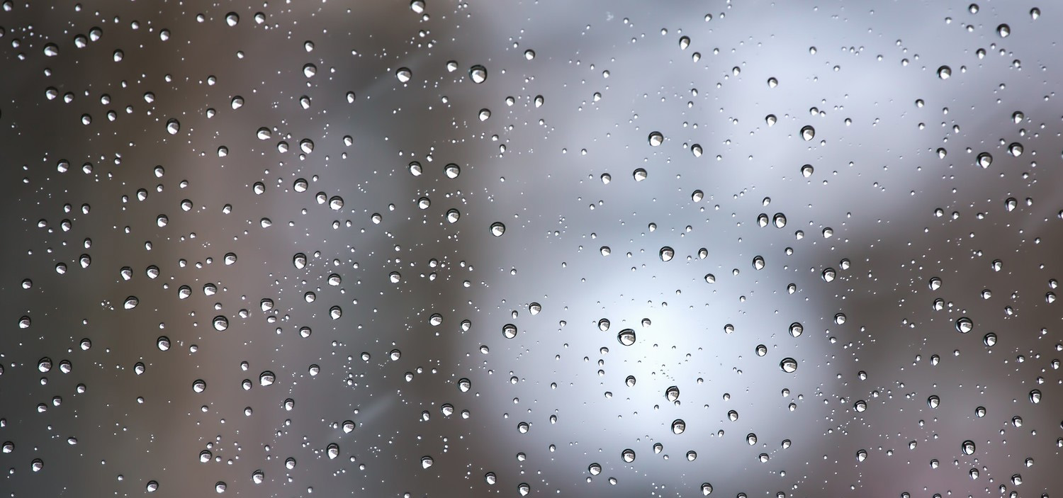 梅雨の悩み「うねり」「広がり」もヘアケアで解消！